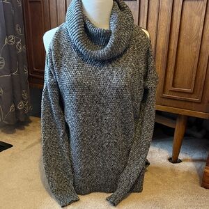 Hollister Gray Knit Cold Shoulder Sweater Size Small